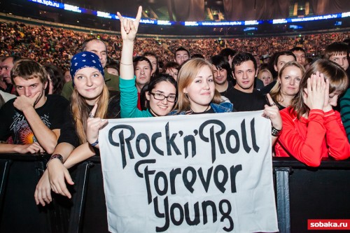 Front row fans; St.Petersburg Nov 8 2013; photo: Arthur Ram for sobaka.ru